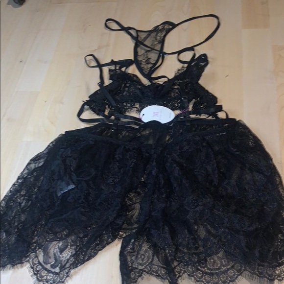 NWT Elegant Black Lace Lingerie Set - Picture 4 of 4